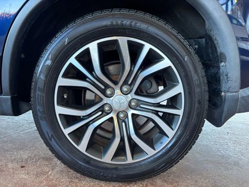 Used 2017 Mitsubishi Outlander SE image 26