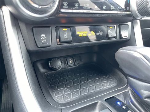 Used 2021 Toyota RAV4 XLE Premium image 23