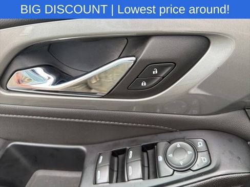 Used 2023 Chevrolet Traverse LT AWD/4WD image 27