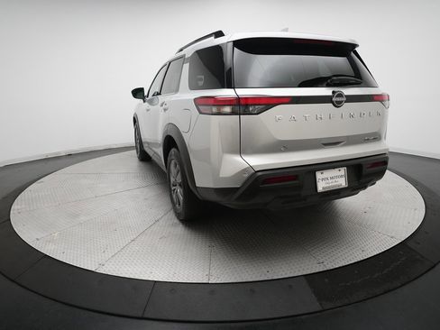 Certified 2024 Nissan Pathfinder SV image 33
