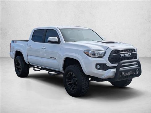 Used 2016 Toyota Tacoma TRD Sport w/ Towing Package image 3