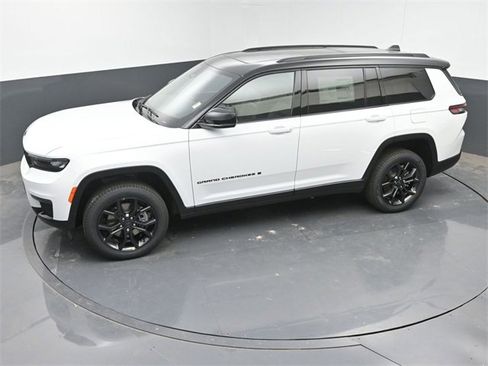 New 2025 Jeep Grand Cherokee L Limited image 34