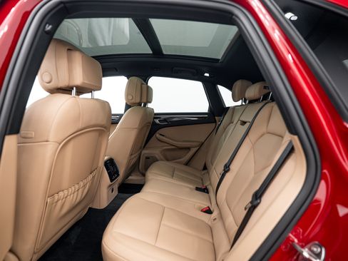 Certified 2026 Porsche Macan AWD/4WD image 21