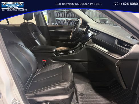 Used 2023 Jeep Grand Cherokee Limited w/ Black Appearance Package AWD/4WD image 26