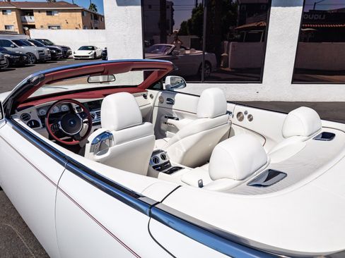 Used 2017 Rolls-Royce Dawn image 30