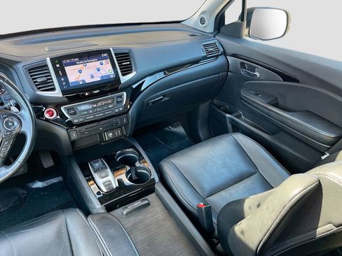 Used 2016 Honda Pilot Touring image 24