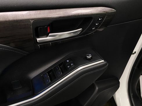 Used 2021 Toyota Highlander Limited image 35