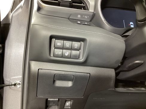 Used 2024 Toyota Highlander Platinum AWD/4WD image 12