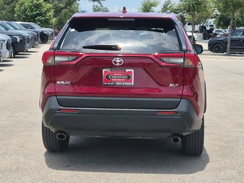 Certified 2022 Toyota RAV4 XLE w/ Convenience Package FWD image 4