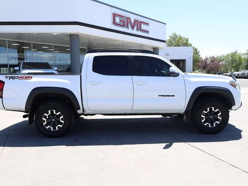 Used 2018 Toyota Tacoma TRD Off-Road w/ TRD Premium Off Road Package AWD/4WD image 7