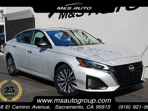 Used 2024 Nissan Altima 2.5 SV image 1