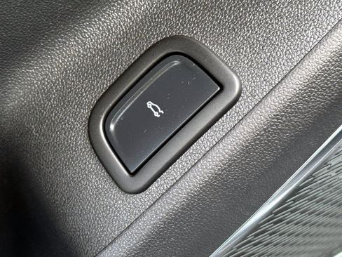 Used 2025 GMC Acadia Elevation image 14