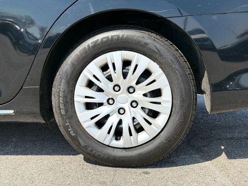 Used 2014 Toyota Camry LE image 38