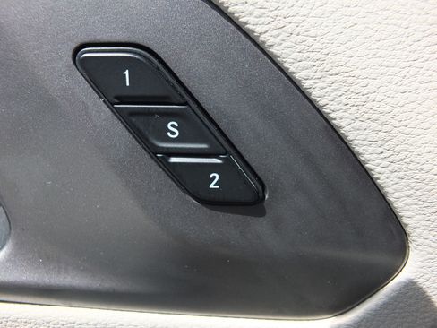 Used 2023 Chrysler Pacifica Touring-L FWD image 20
