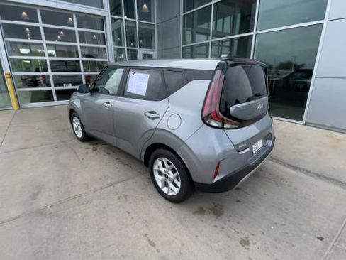 Used 2025 Kia Soul LX w/ LX Technology Package FWD image 8