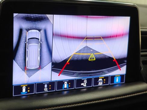 Used 2021 GMC Yukon AT4 w/ AT4 Premium Package image 6