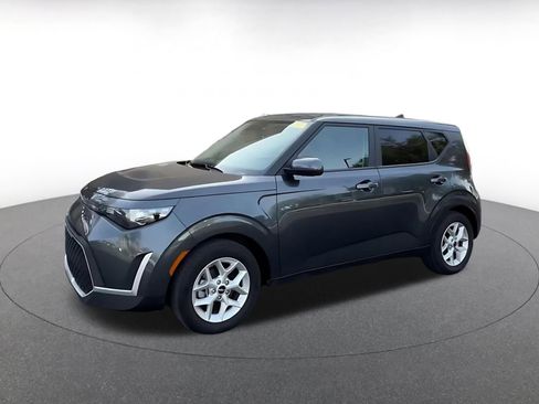 Used 2025 Kia Soul LX w/ LX Technology Package FWD image 8