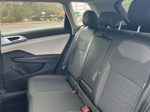 New 2026 Volkswagen Taos SE image 22