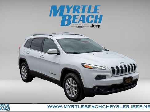 Used 2017 Jeep Cherokee Latitude w/ True North Edition image 8