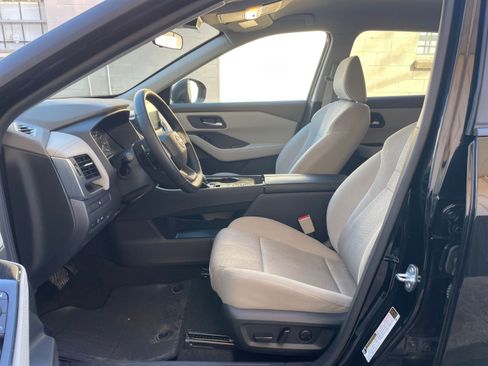 Used 2025 Nissan Rogue SV image 29