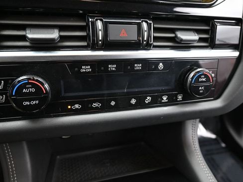 Used 2024 Nissan Pathfinder Platinum w/ Black Appearance Package image 37