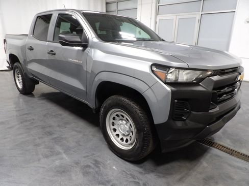 Used 2025 Chevrolet Colorado W/T RWD image 2