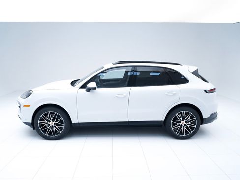 New 2026 Porsche Cayenne image 2
