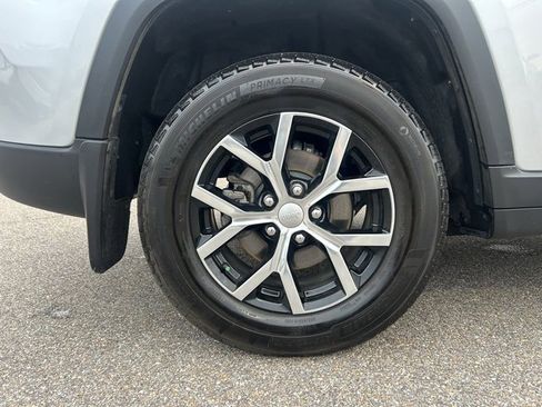 Used 2024 Jeep Grand Cherokee Limited w/ Luxury Tech Group II image 13