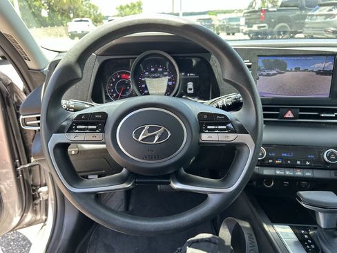 Used 2023 Hyundai Elantra SEL w/ Preferred Accessory Package FWD image 32