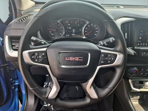 Used 2024 GMC Terrain SLE w/ Driver Convenience Package FWD image 18