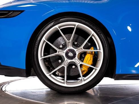 Used 2022 Porsche 911 GT3 RWD image 13