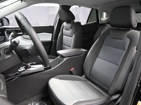 Used 2026 Chevrolet Trax LT w/ Sunroof Package FWD image 9