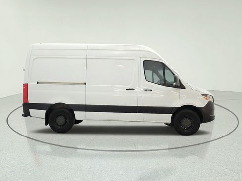 Used 2022 Mercedes-Benz Sprinter 2500 image 4