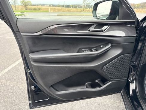 Used 2023 Jeep Grand Cherokee Altitude image 25