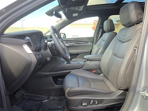 Used 2025 Cadillac XT6 Premium Luxury image 17