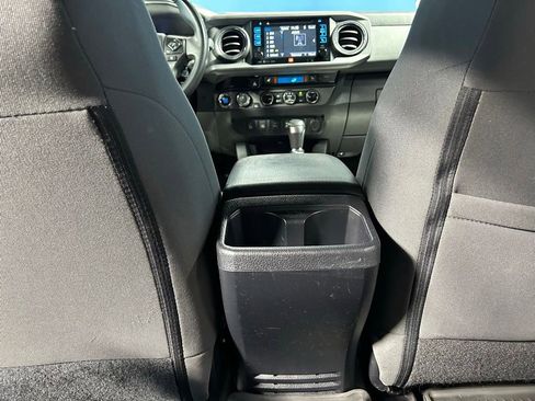 Used 2017 Toyota Tacoma TRD Off-Road AWD/4WD image 37