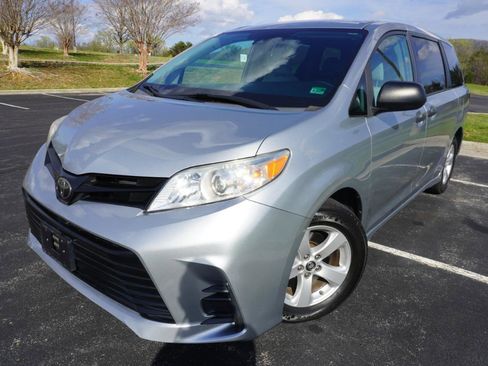 Used 2020 Toyota Sienna L image 6