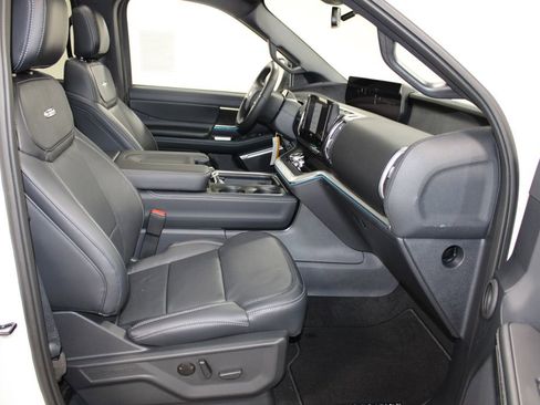 New 2025 Ford Expedition Platinum w/ Stealth Performance Package image 31