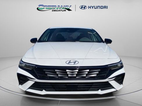New 2026 Hyundai Elantra SEL Sport FWD image 2