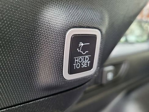 Used 2024 Jeep Grand Cherokee Limited image 31