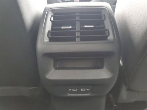 New 2025 Volkswagen Tiguan SE image 15