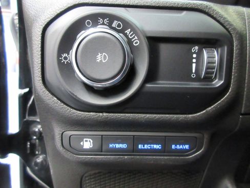 Used 2023 Jeep Wrangler Unlimited Sahara AWD/4WD image 14