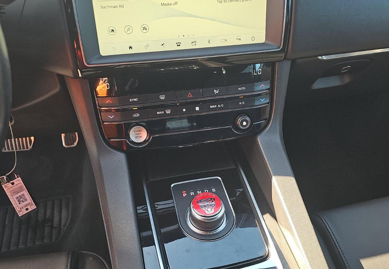 Used 2019 Jaguar F-PACE Premium AWD/4WD image 14