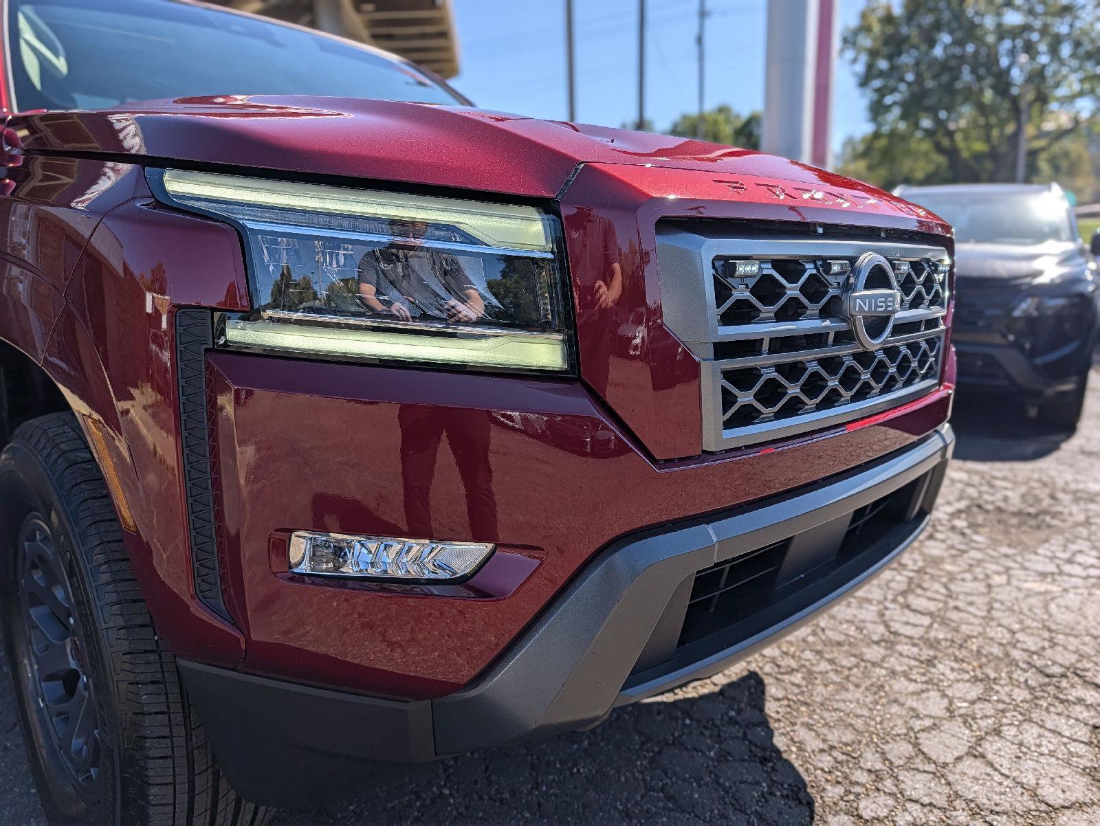 Used 2024 Nissan Frontier SL w/ Technology Package AWD/4WD image 17