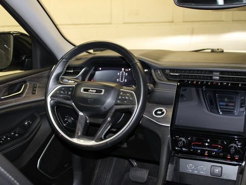 Certified 2022 Jeep Grand Cherokee L Limited AWD/4WD image 14