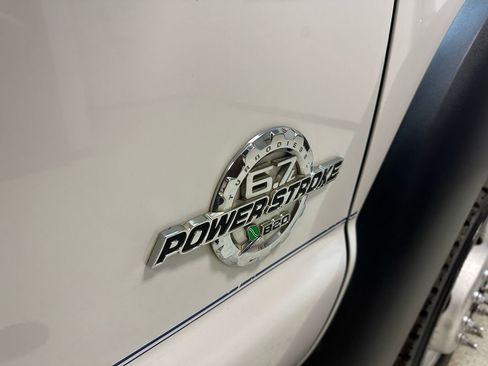 Used 2013 Ford F550 4x4 Crew Cab Super Duty w/ PWR Equipment Group image 9