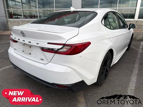 Used 2025 Toyota Camry SE FWD image 3