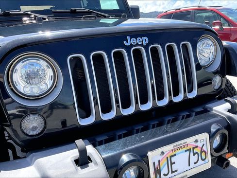 Used 2017 Jeep Wrangler Unlimited Sahara w/ Connectivity Group AWD/4WD image 33