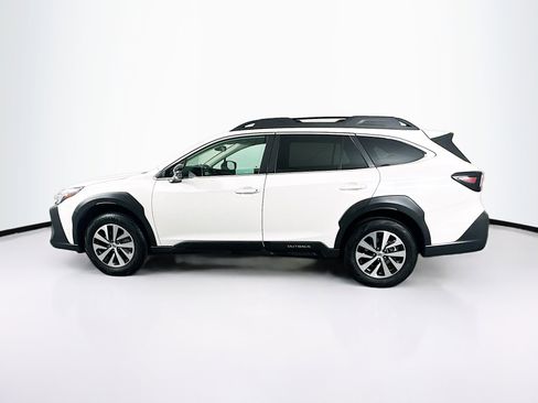 Used 2025 Subaru Outback Premium AWD/4WD image 4