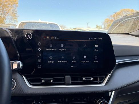 Used 2025 Chevrolet Equinox LT FWD image 17